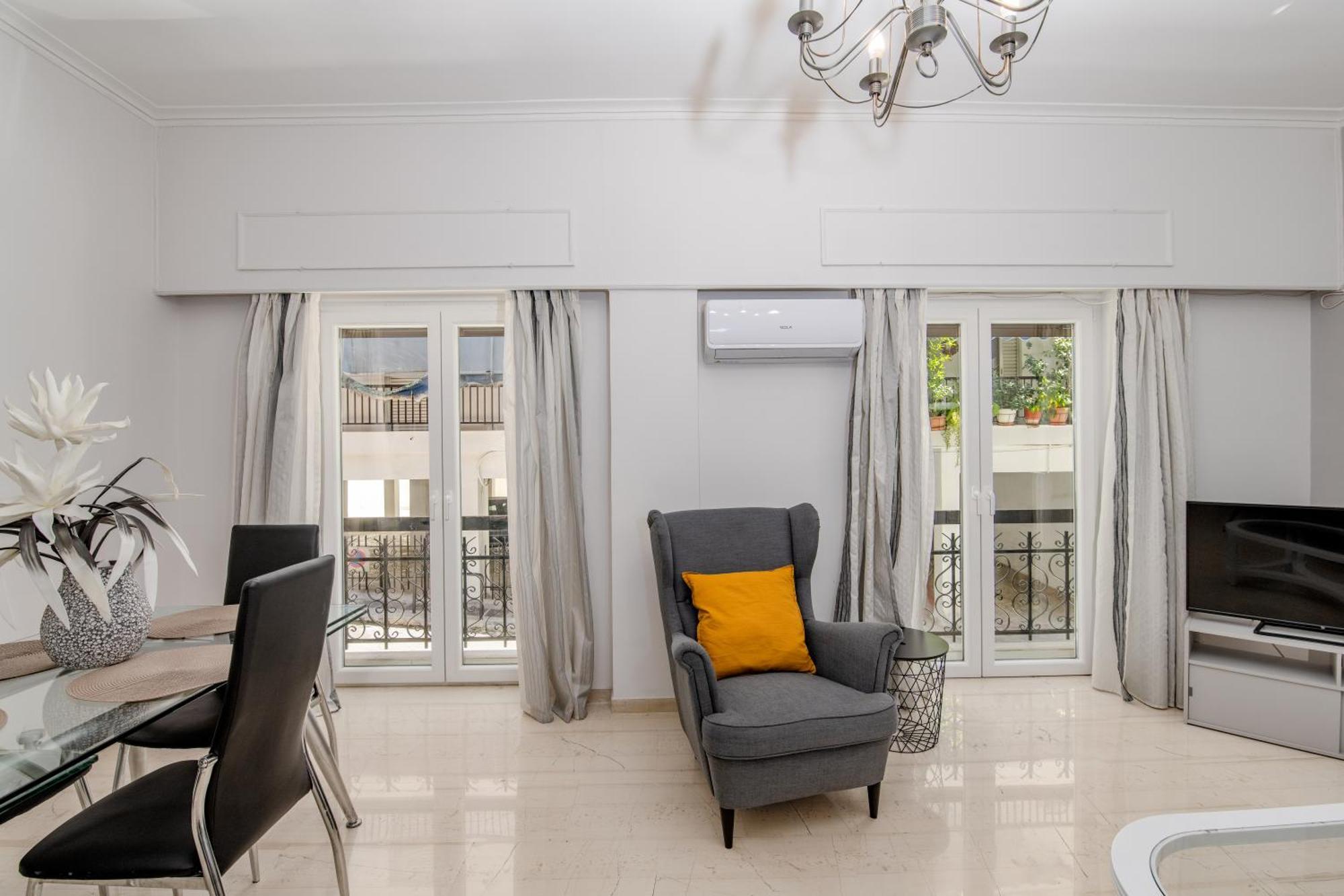 Marina Zeas Livemodern Apartment